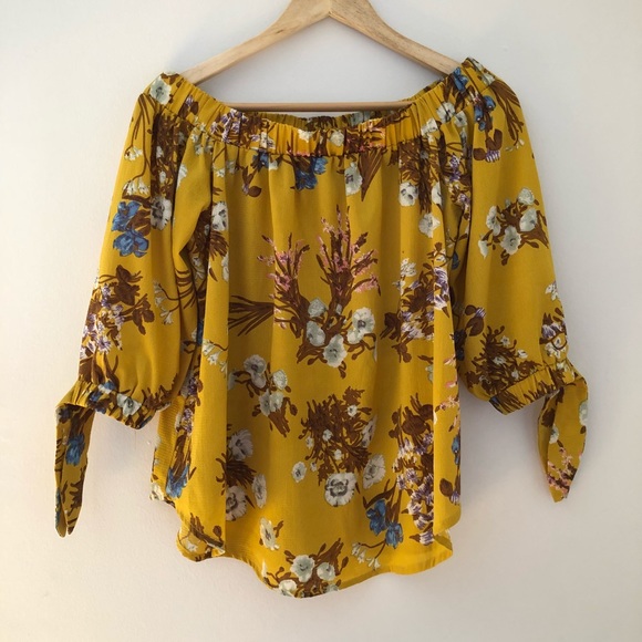 Tops - 🚨Blouse Sale🚨Mustard Blouse With floral print